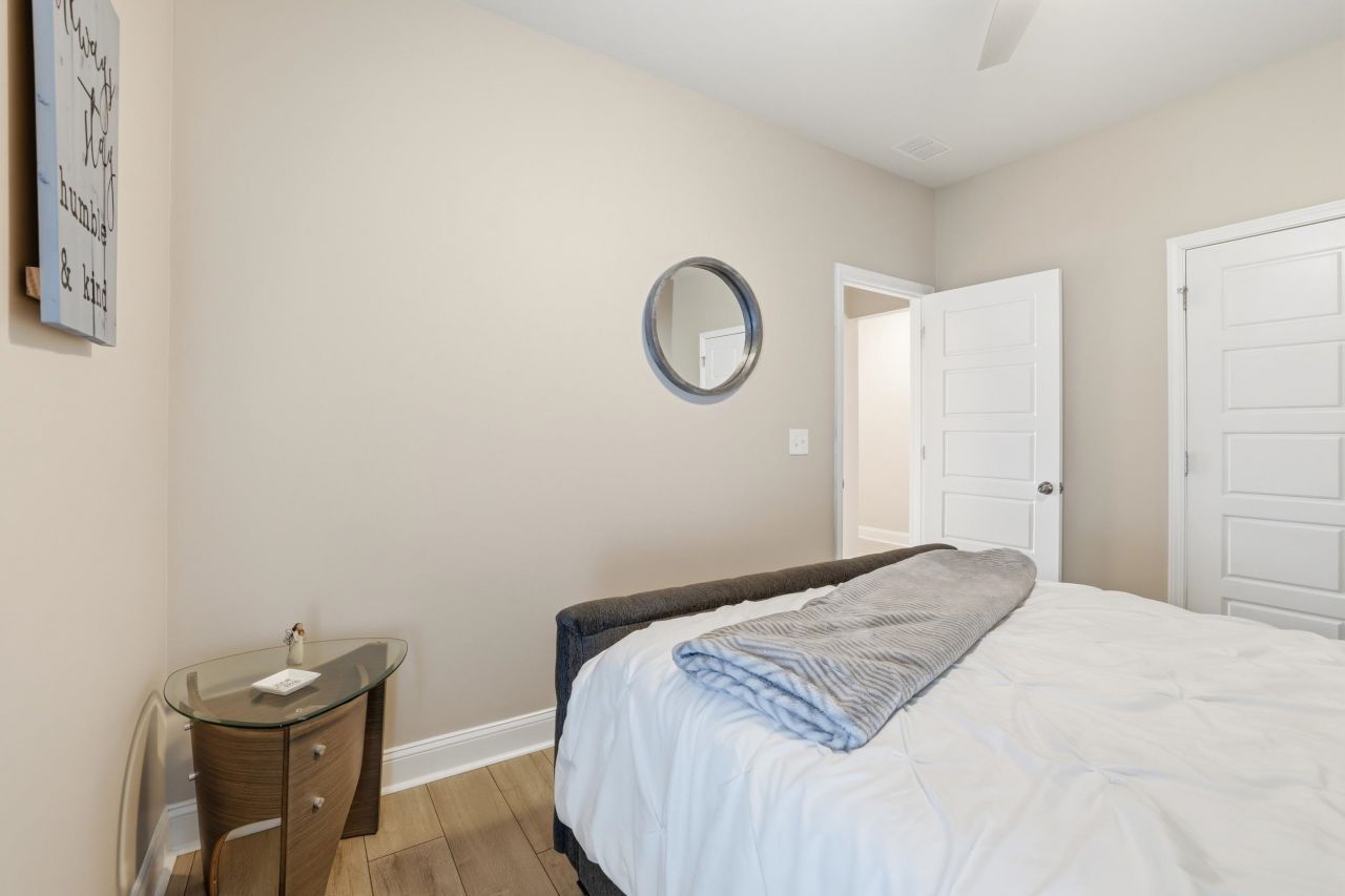 175 Leaflet Loop Photo 24