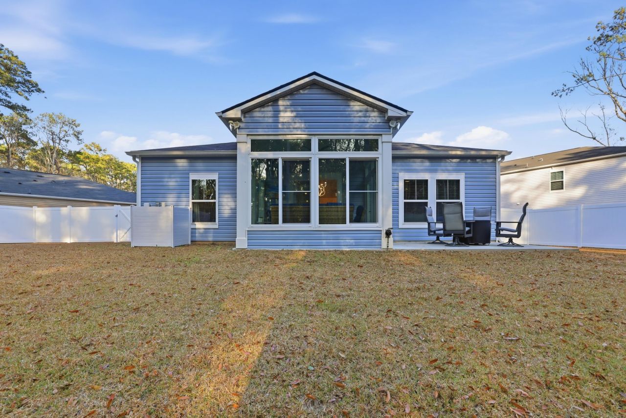 175 Leaflet Loop Photo 32