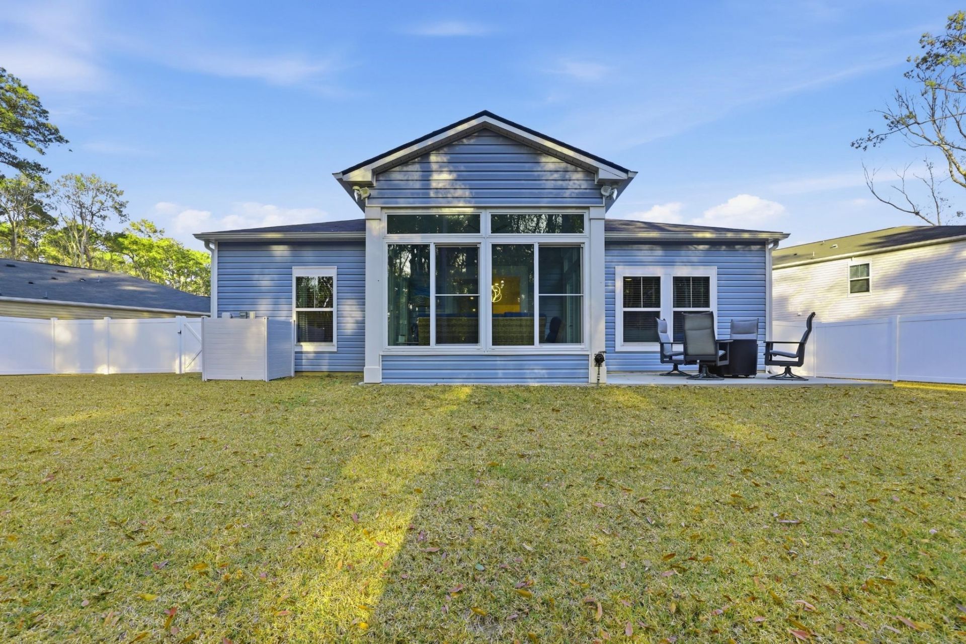 175 Leaflet Loop Photo 32