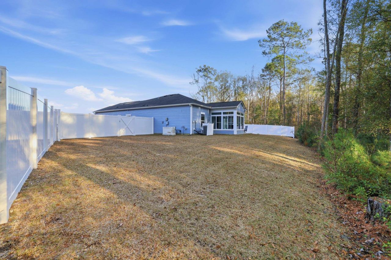 175 Leaflet Loop Photo 34