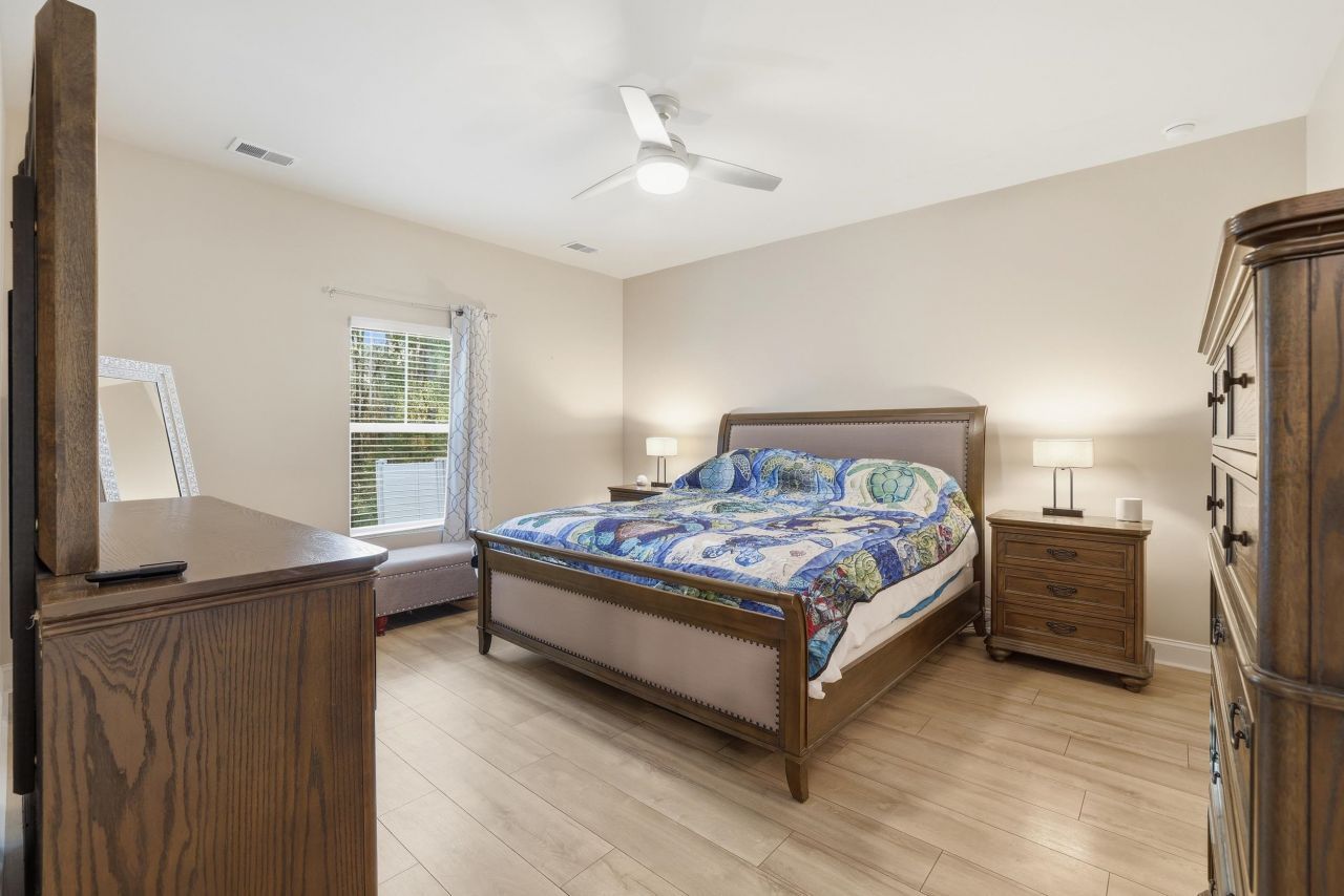 175 Leaflet Loop Photo 4