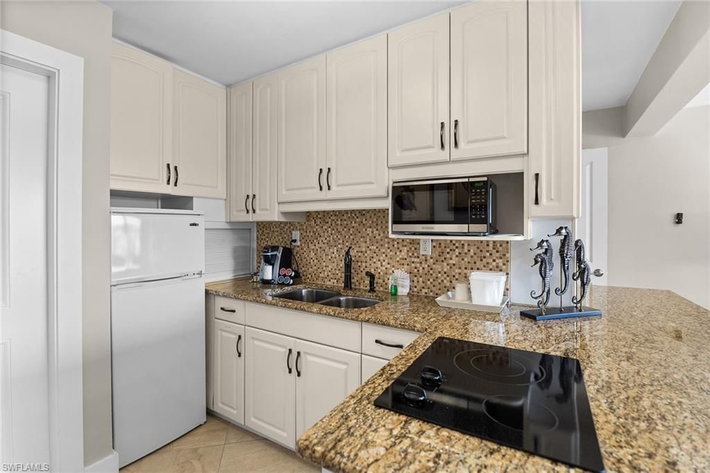 900 Broad Ave S, Unit 110, Naples, FL 34102 Photo