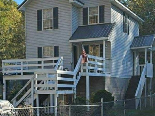 30 Left Hand Fork Road, Marmet, WV 25315