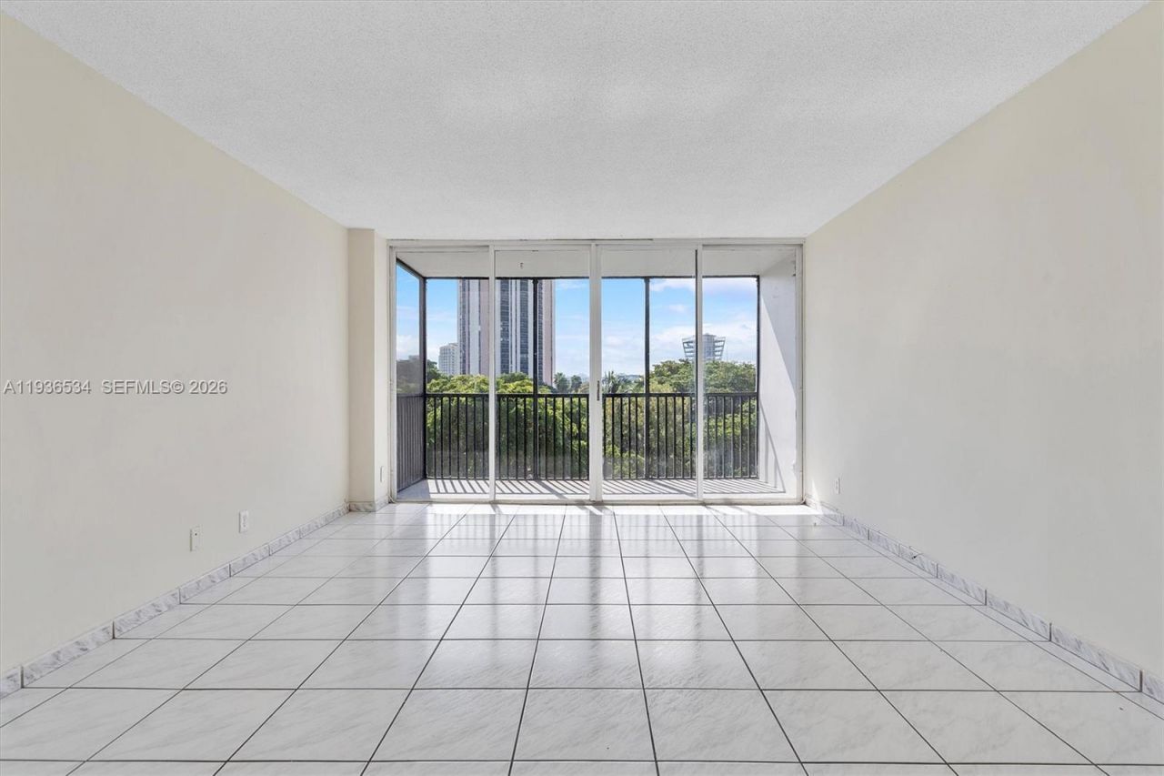 3101 N Country Club Dr , Unit 504, Aventura, FL 33180 Photo