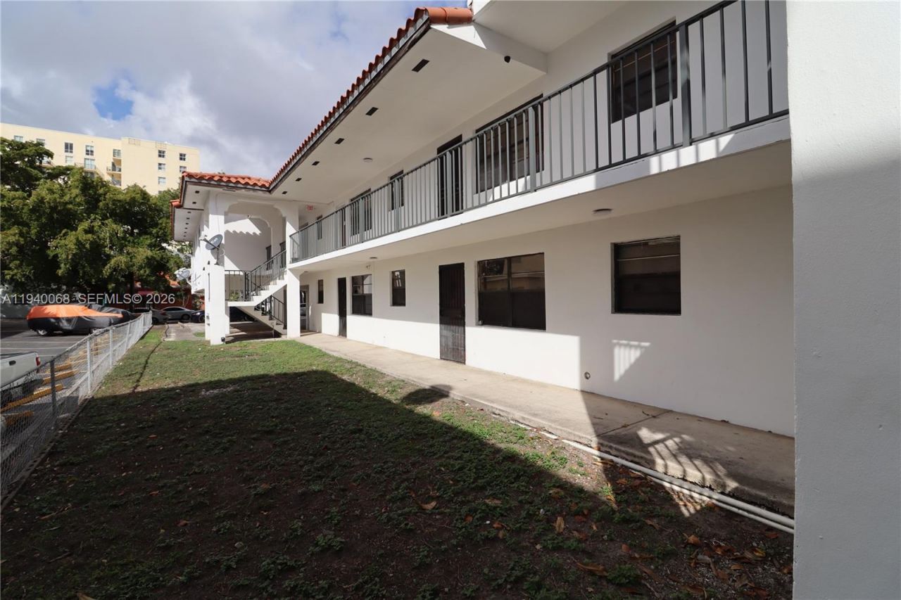 1348 SW 2nd St, Unit 8, Miami, FL 33135 Photo