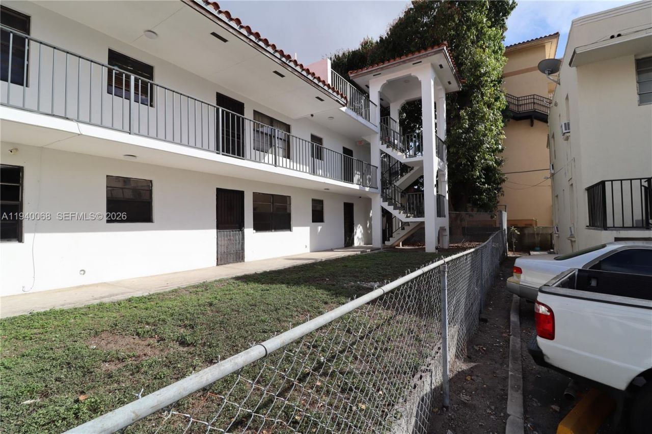 1348 SW 2nd St, Unit 8, Miami, FL 33135 Photo