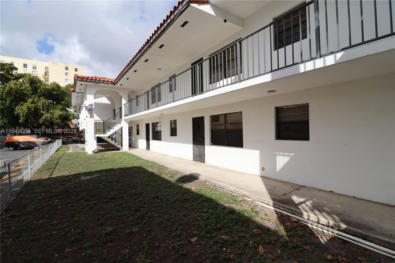 1348 SW 2nd St, Unit 8, Miami, FL 33135 Photo