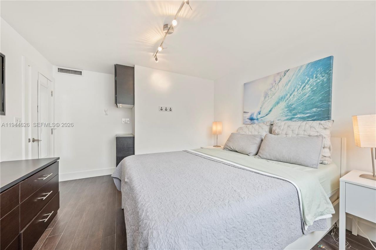 401 Ocean Dr, Unit 523, Miami Beach, FL 33139 Photo