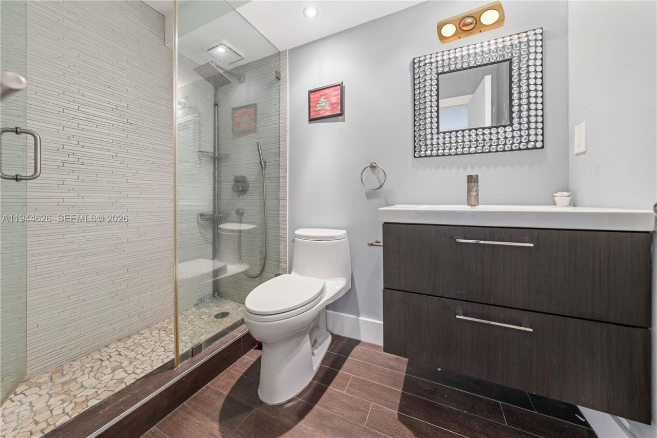 401 Ocean Dr, Unit 523, Miami Beach, FL 33139 Photo