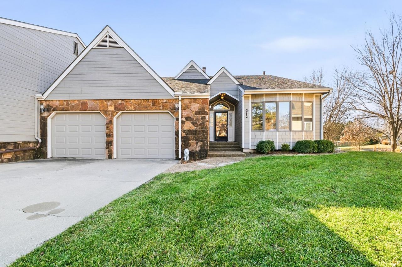 909 N Maize Rd, Wichita, KS 67212 Main Photo