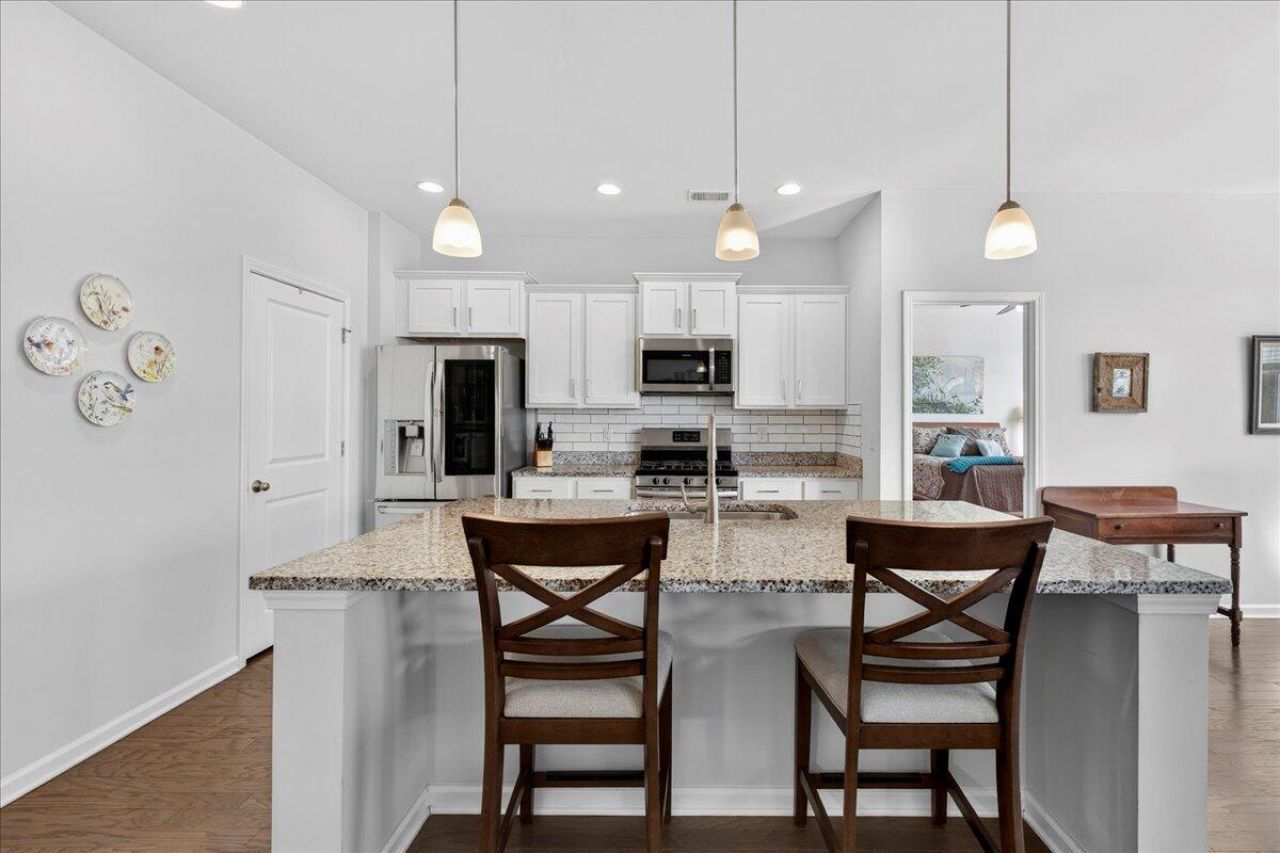 149 Greenwich Drive Photo 10