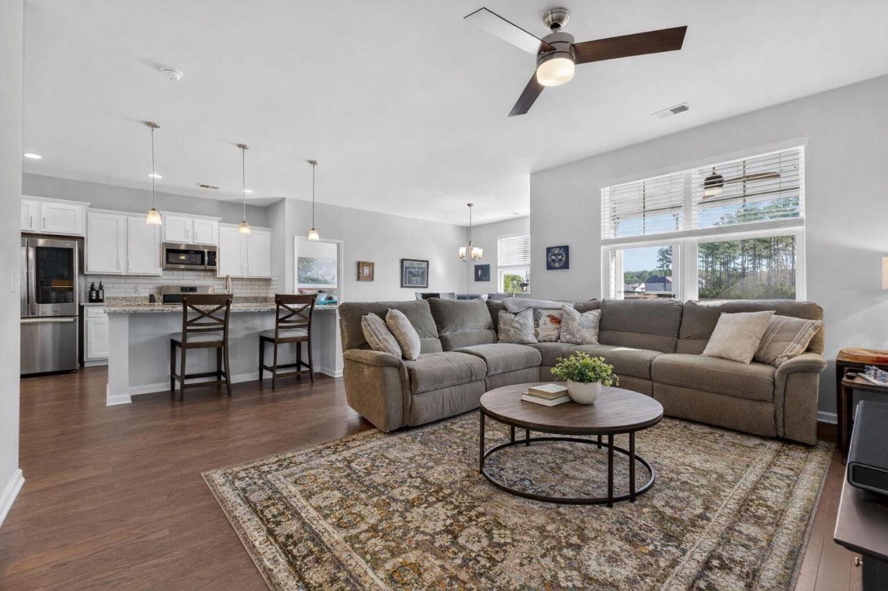 149 Greenwich Drive Photo 13