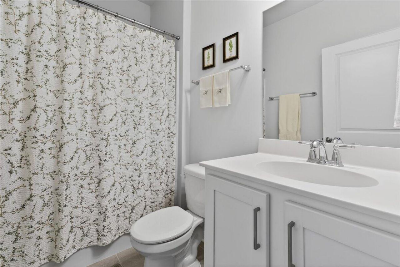 149 Greenwich Drive Photo 15