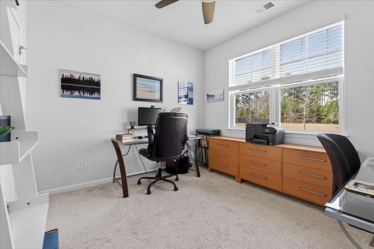 149 Greenwich Drive Photo 16