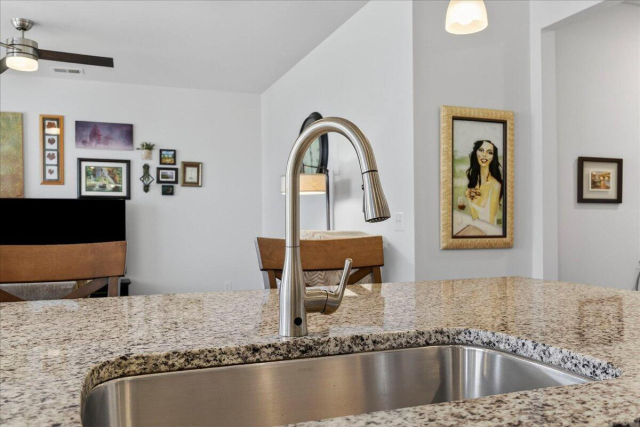 149 Greenwich Drive Photo 8