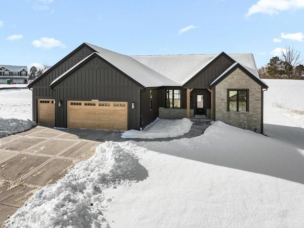 W209N5699 Turnberry LANE, Unit Lt103, Menomonee Falls, WI 53052