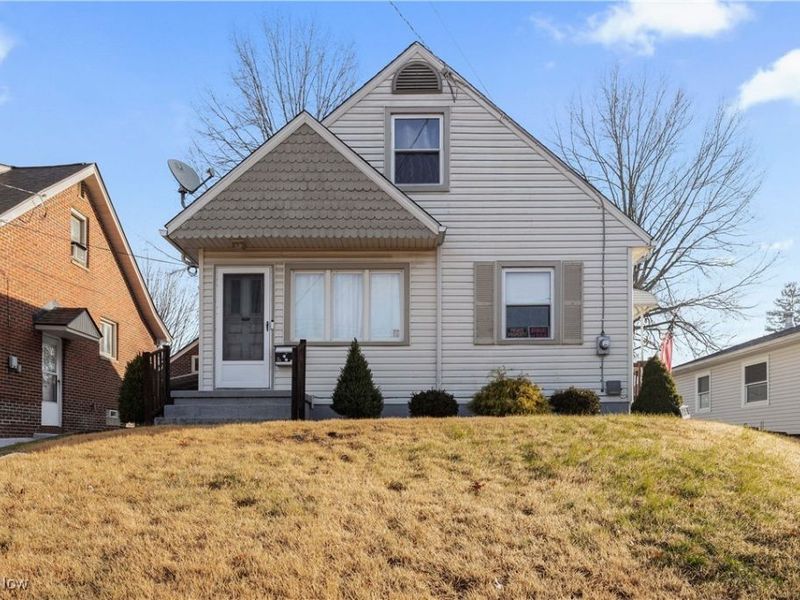 439 Larkin Avenue, Akron, OH 44305 Photo 1