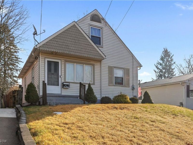 439 Larkin Avenue, Akron, OH 44305 Photo 2