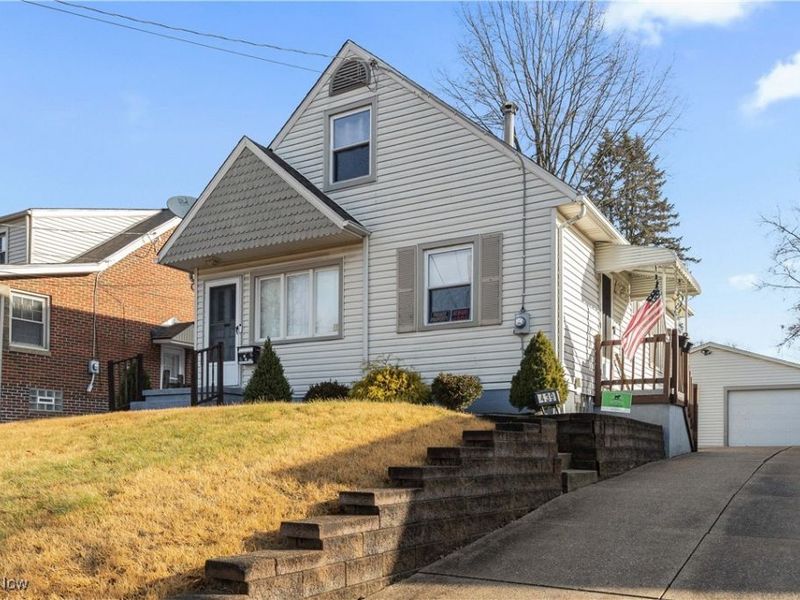 439 Larkin Avenue, Akron, OH 44305 Photo 3