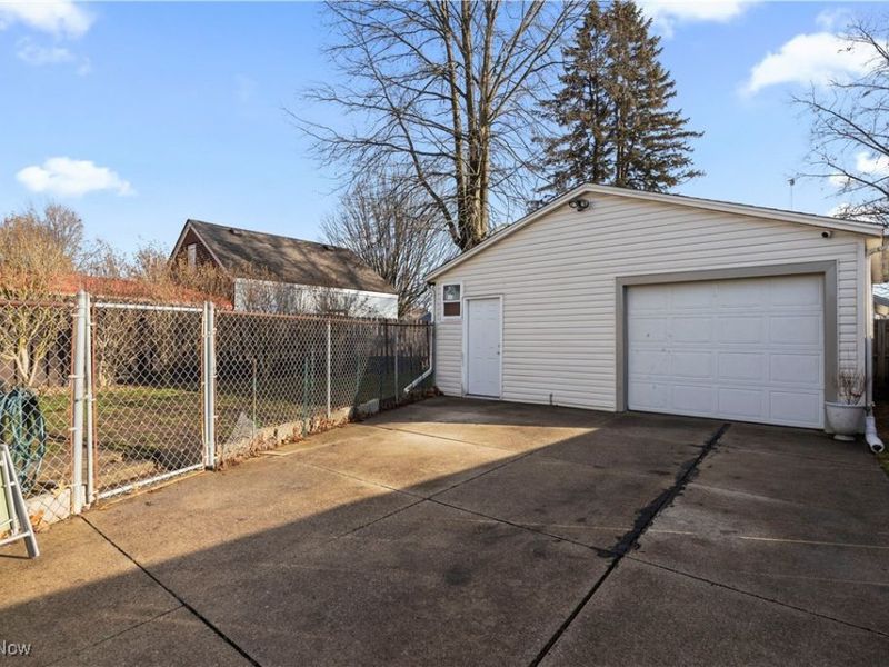 439 Larkin Avenue, Akron, OH 44305 Photo 4