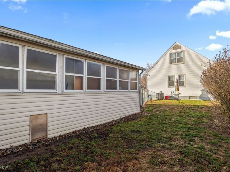 439 Larkin Avenue, Akron, OH 44305 Photo 6