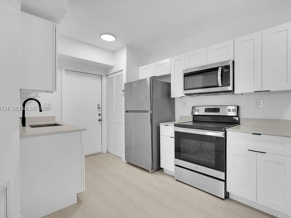 1814 NW 2nd Ct , Miami, FL 33136