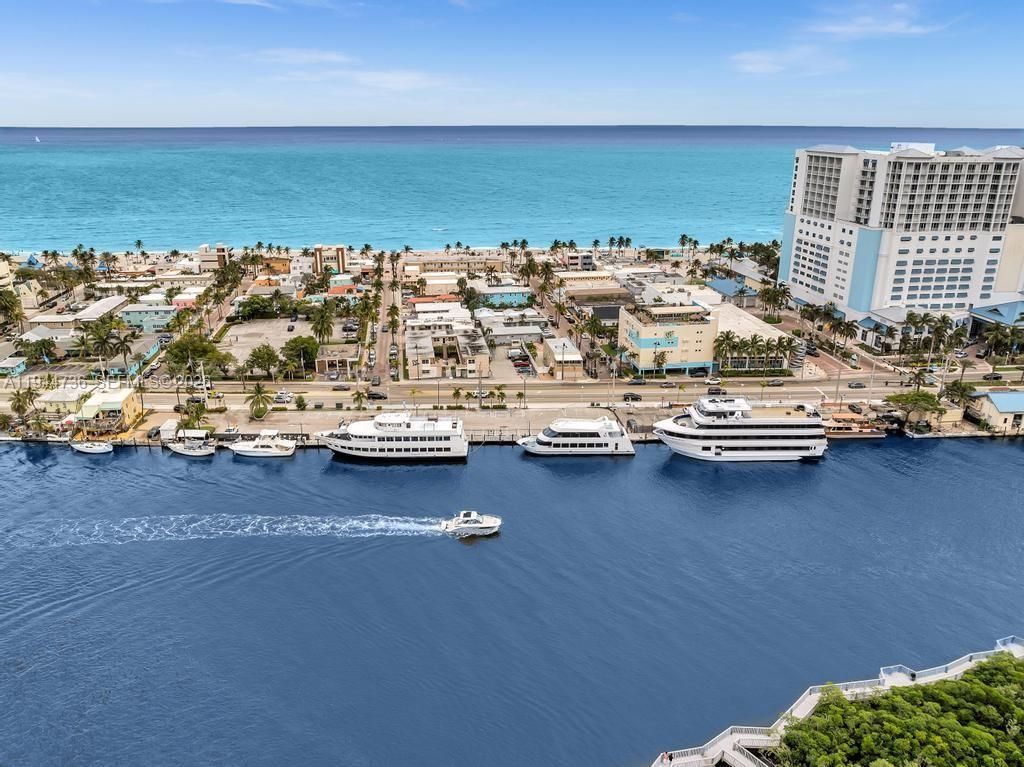 1318 N Ocean Dr , Hollywood, FL 33019 Photo