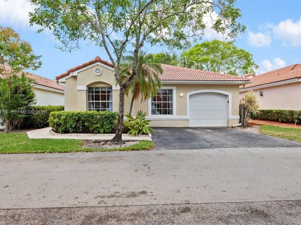 955 Azure Ln, Weston, FL 33326