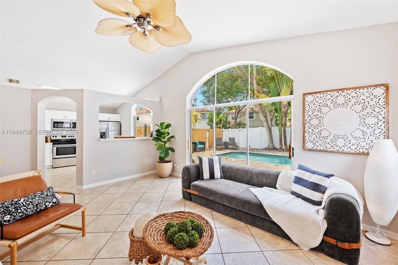 955 Azure Ln, Weston, FL 33326 Photo