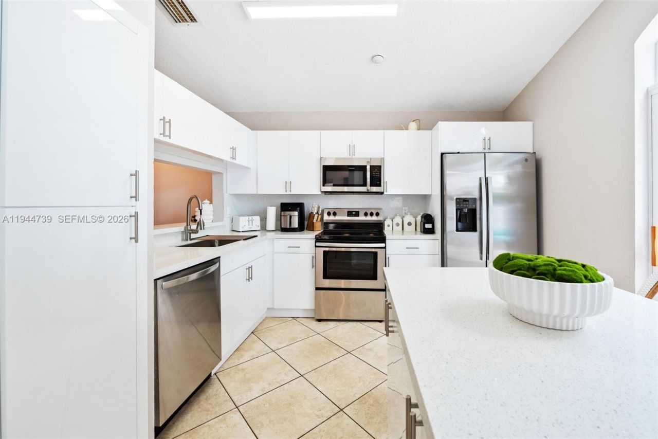 955 Azure Ln, Weston, FL 33326 Photo