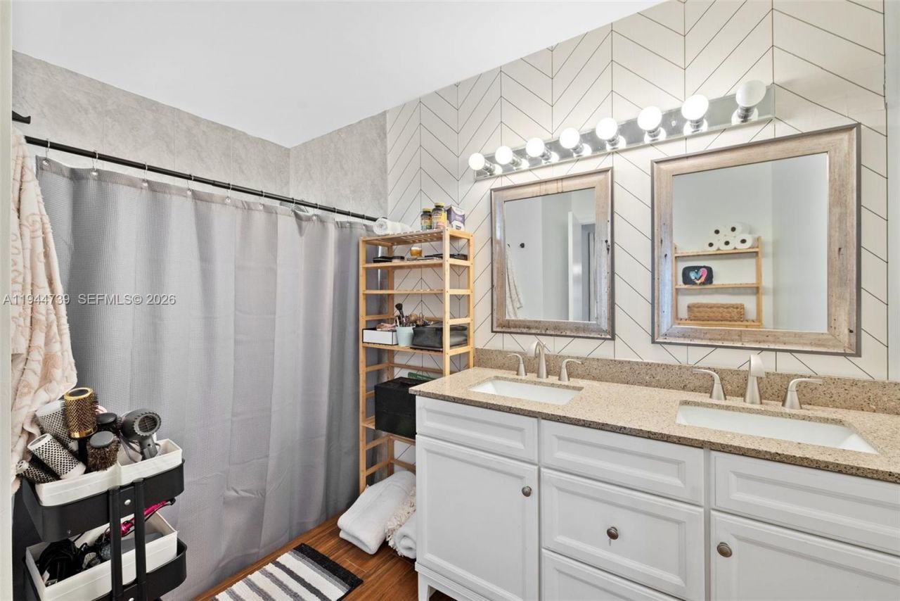 955 Azure Ln, Weston, FL 33326 Photo