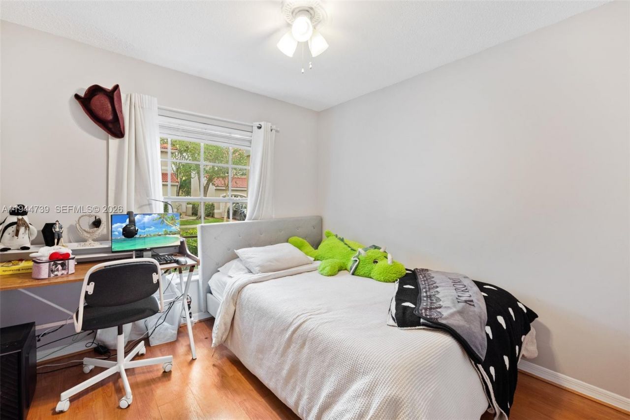 955 Azure Ln, Weston, FL 33326 Photo