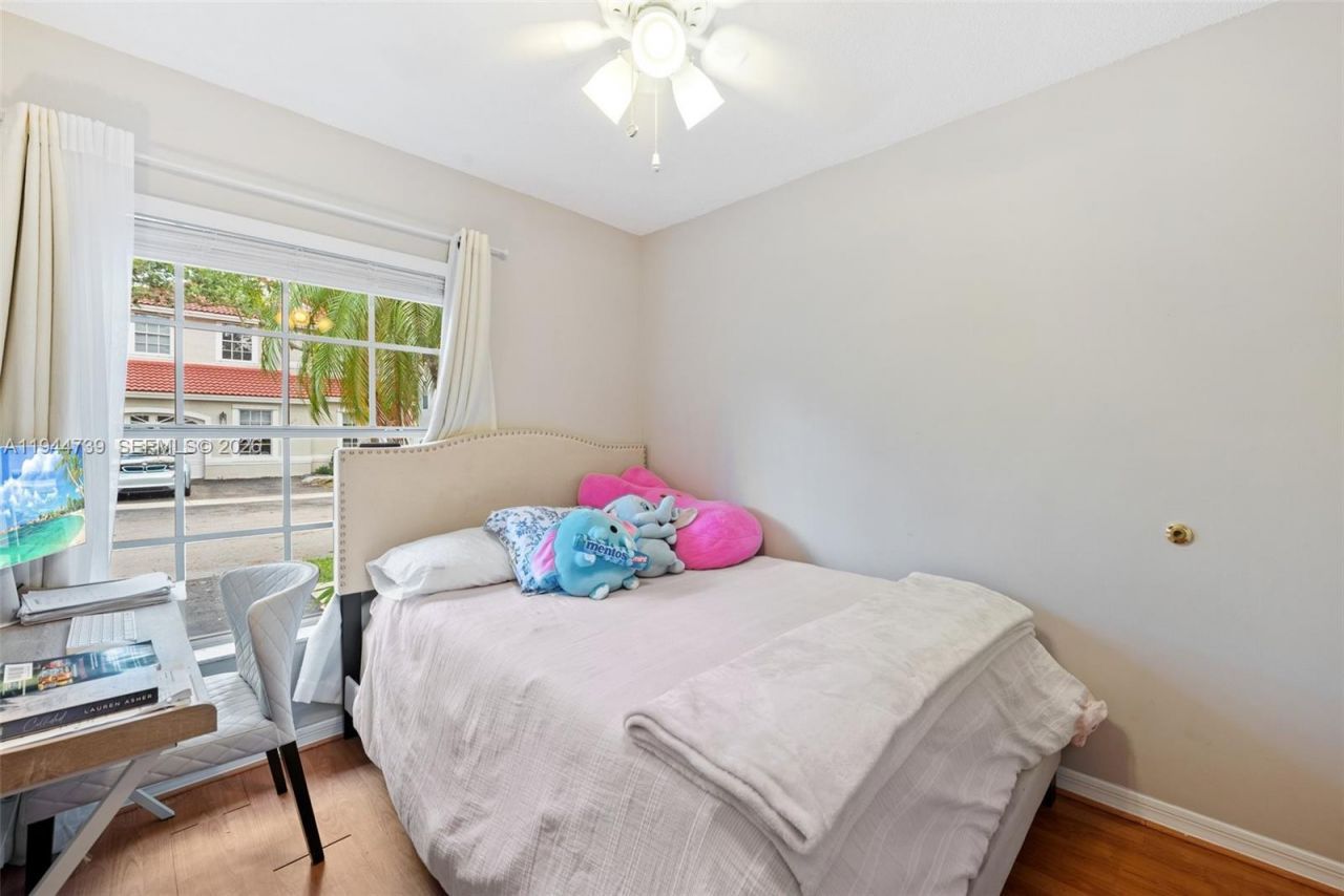 955 Azure Ln, Weston, FL 33326 Photo