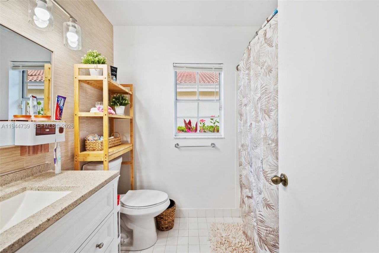 955 Azure Ln, Weston, FL 33326 Photo