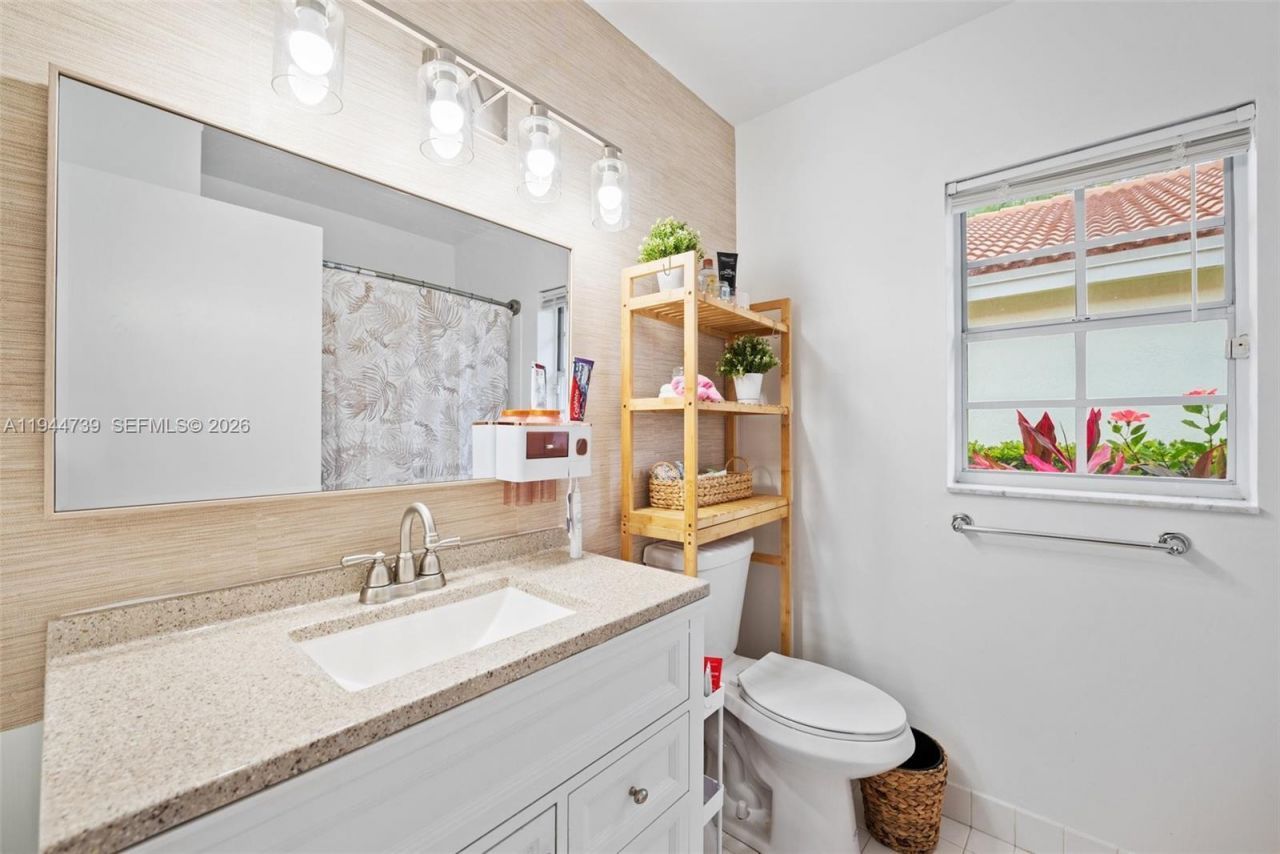 955 Azure Ln, Weston, FL 33326 Photo