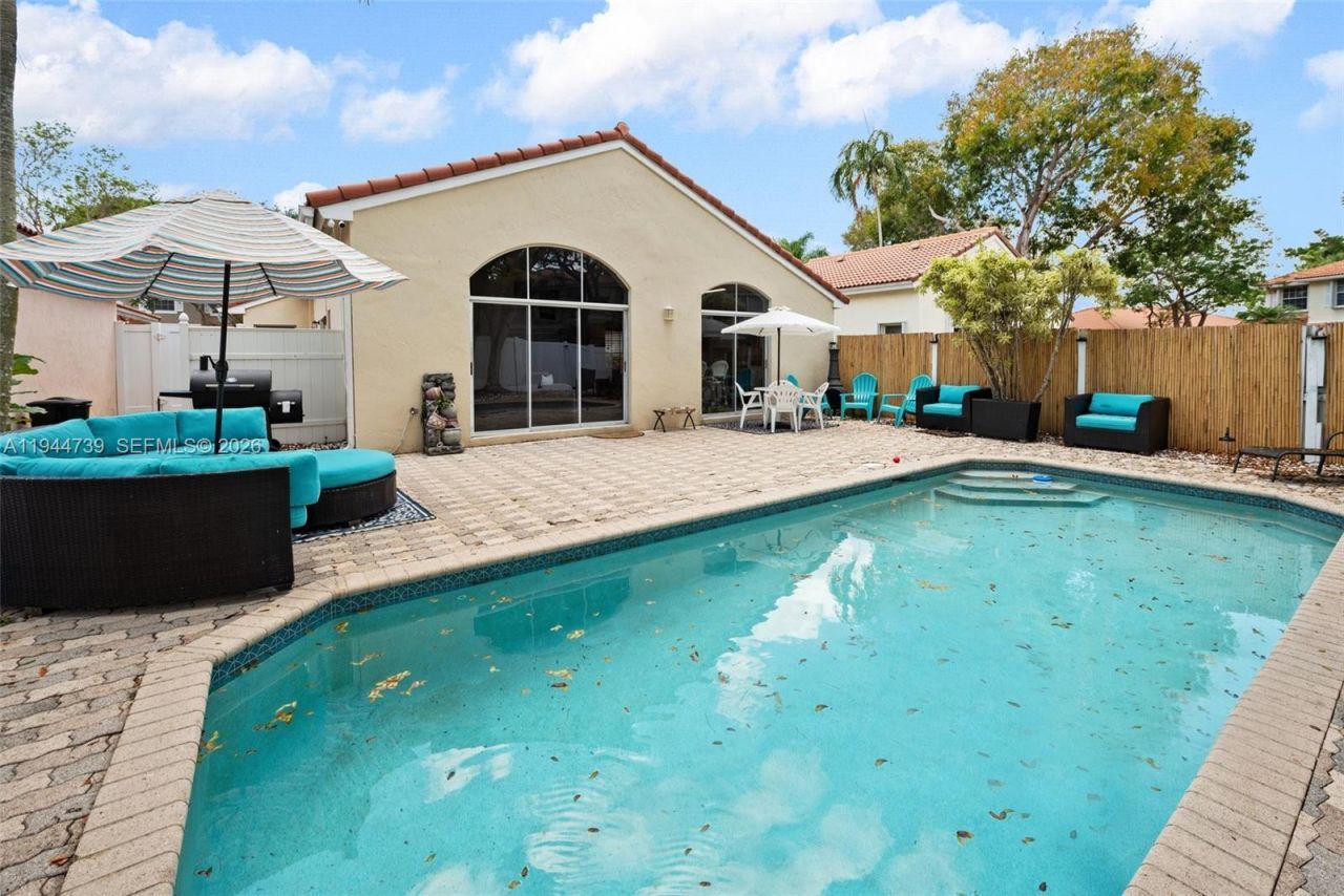 955 Azure Ln, Weston, FL 33326 Photo