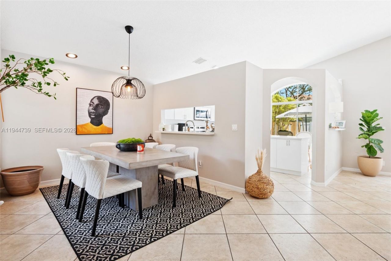 955 Azure Ln, Weston, FL 33326 Photo