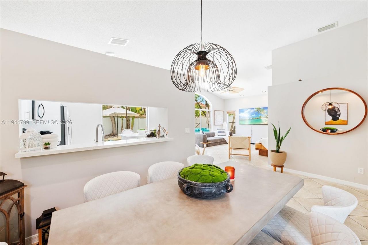 955 Azure Ln, Weston, FL 33326 Photo