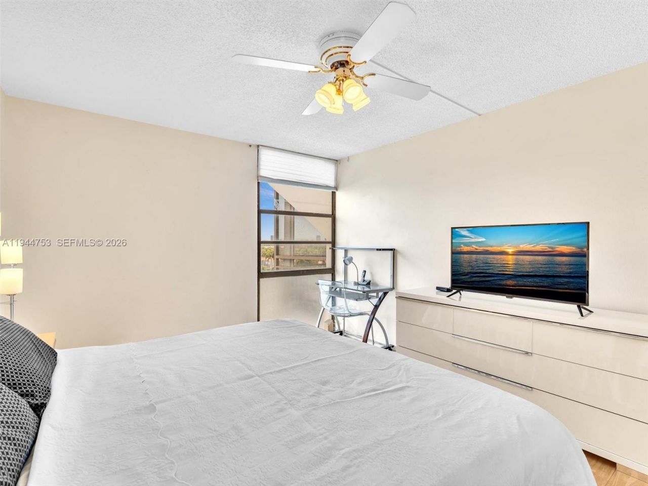 20400 W Country Club Dr, Unit 817, Aventura, FL 33180 Photo