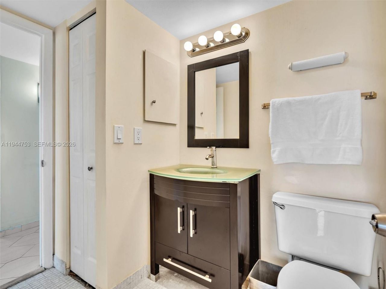 20400 W Country Club Dr, Unit 817, Aventura, FL 33180 Photo