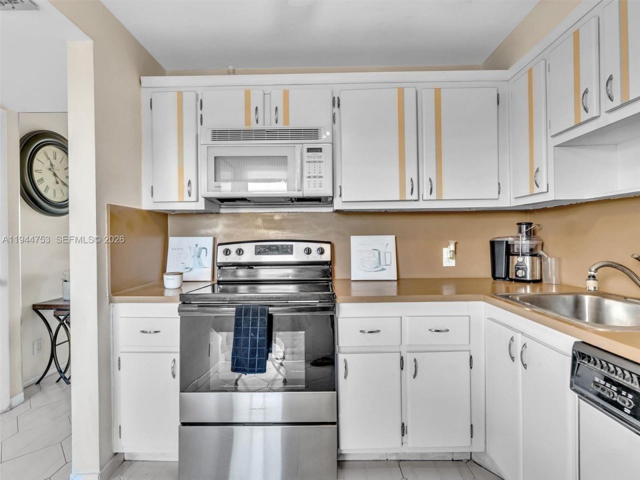 20400 W Country Club Dr, Unit 817, Aventura, FL 33180 Photo