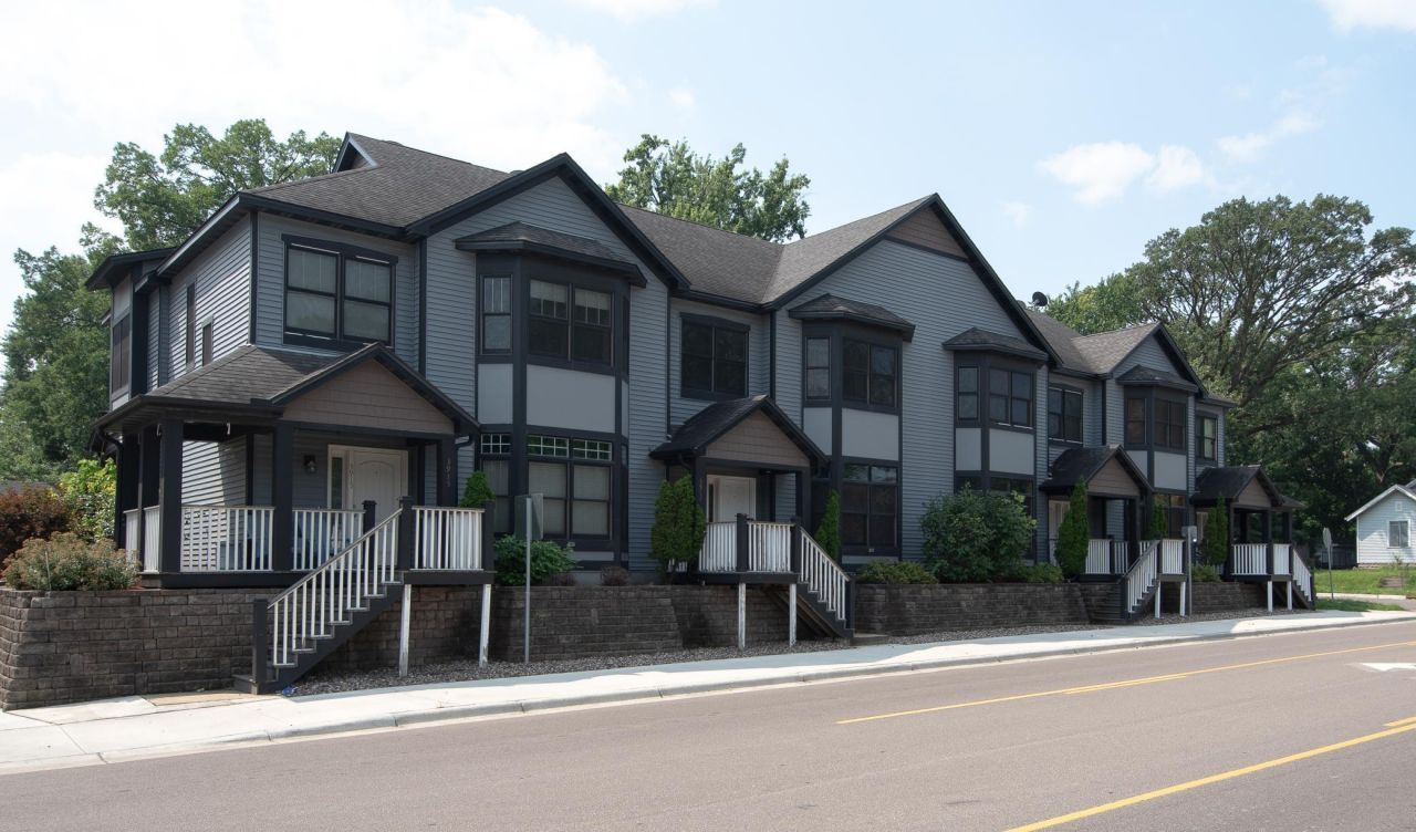 3921 36th Avenue N, Robbinsdale, MN 55422 Main Photo