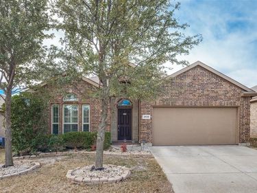 2936 Maple Creek Drive, Fort Worth, TX 76177