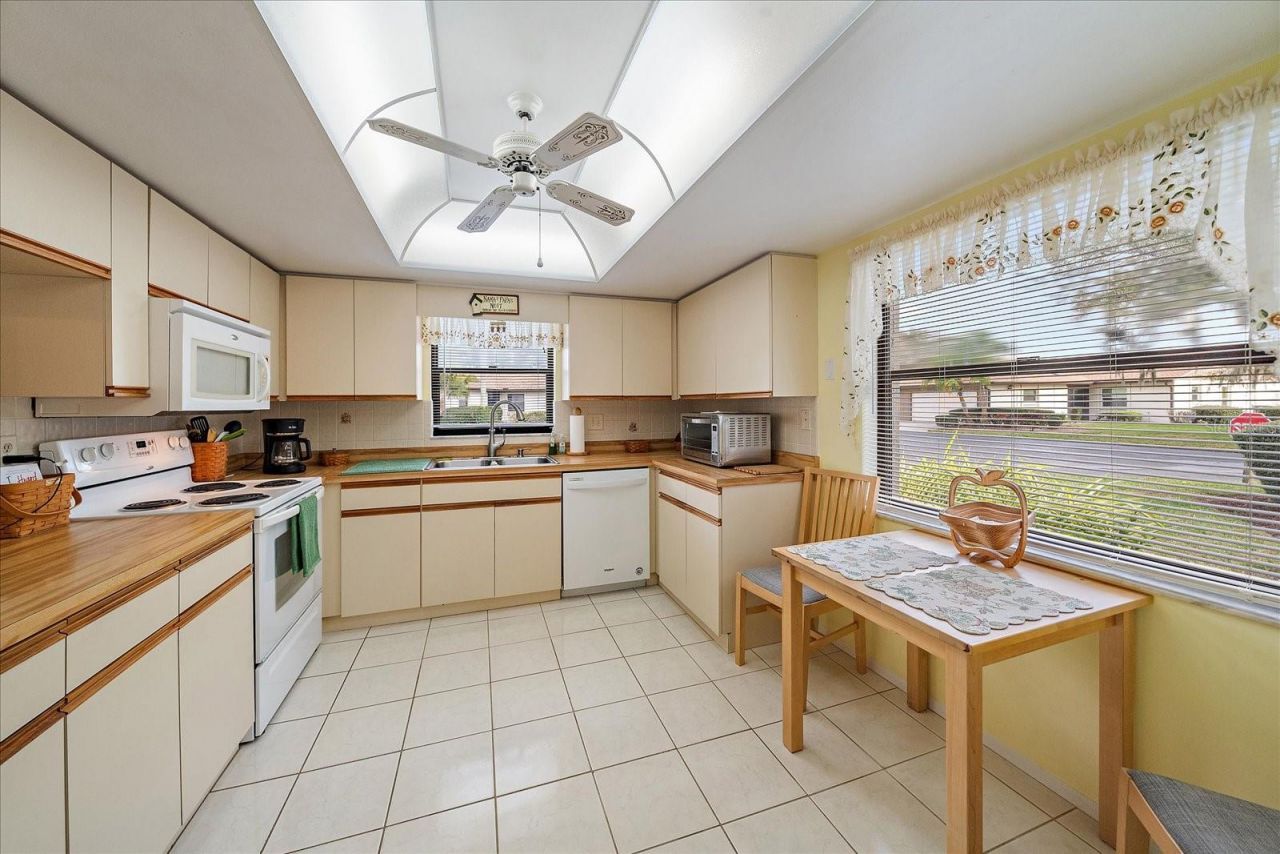 4735 Oak Hill Drive, Unit 8, Sarasota, FL 34232 Photo