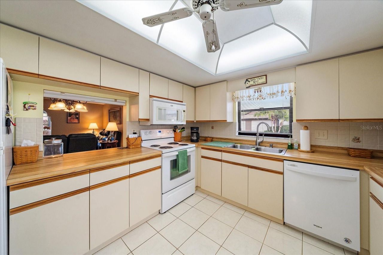 4735 Oak Hill Drive, Unit 8, Sarasota, FL 34232 Photo