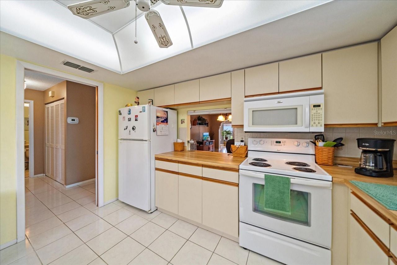 4735 Oak Hill Drive, Unit 8, Sarasota, FL 34232 Photo