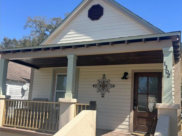 1302 Dr Martin Luther King Jr Dr, Pensacola, FL 32503