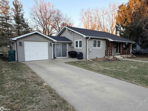 511 E Adams Avenue, Fairfield, IA 52556