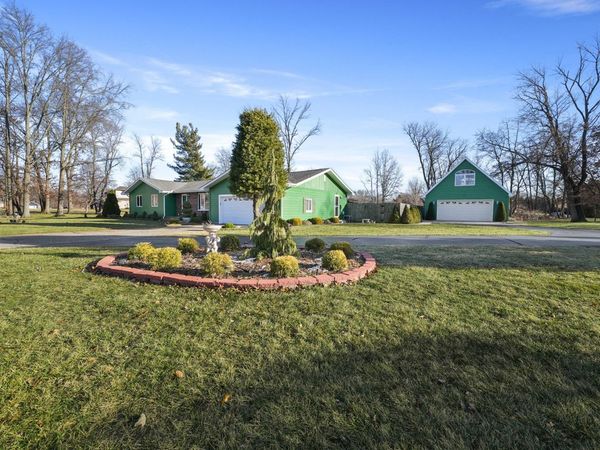 8913 22nd Street SW, DeMotte, IN 46310