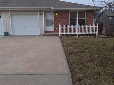 2 W Red Bud Lane, Trimble, MO 64492